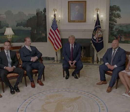 Pastores que fueron prisioneros por su fe dan su testimonio en la Convención Nacional Republicana