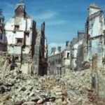 RENACIENDO DE LAS RUINAS