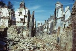 RENACIENDO DE LAS RUINAS
